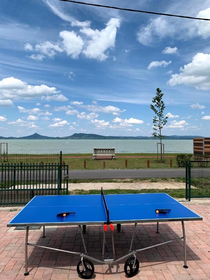 Exclusive Beachfront Villa Fonyód Extérieur photo