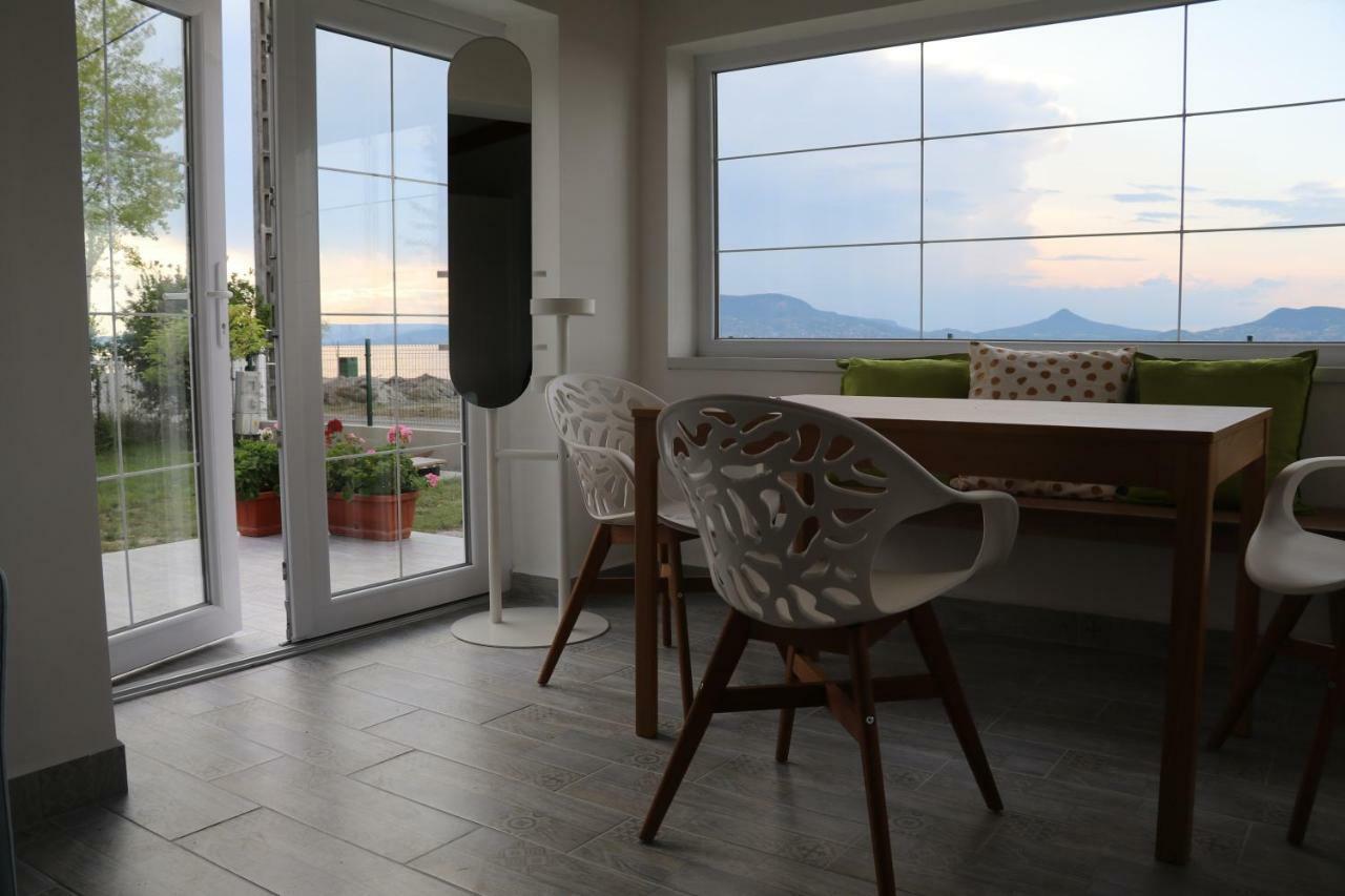 Exclusive Beachfront Villa Fonyód Extérieur photo